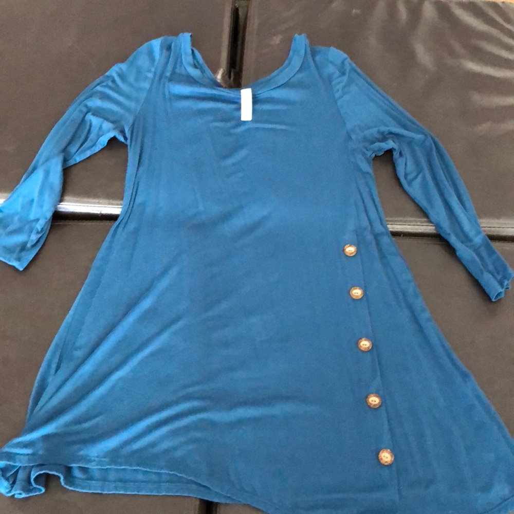 Piko style button detail top